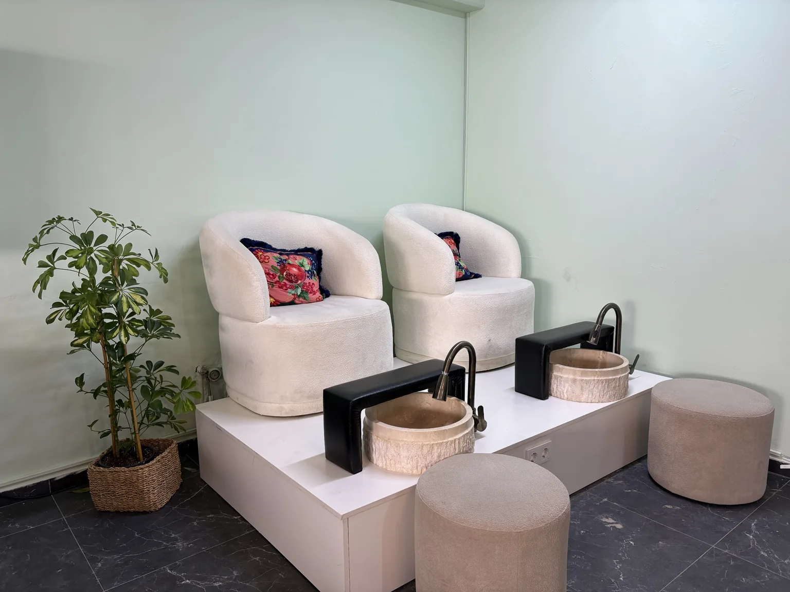 Burcu Beauty Box Bodrum pedikür alanı